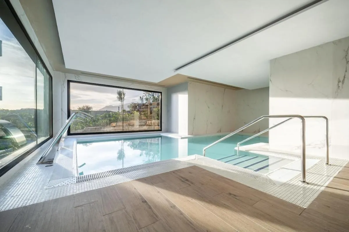 Luxury Oasis Escape Apartment Estepona